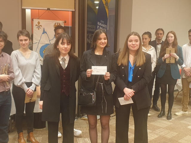 2 lycéennes sur le podium de l'éloquence