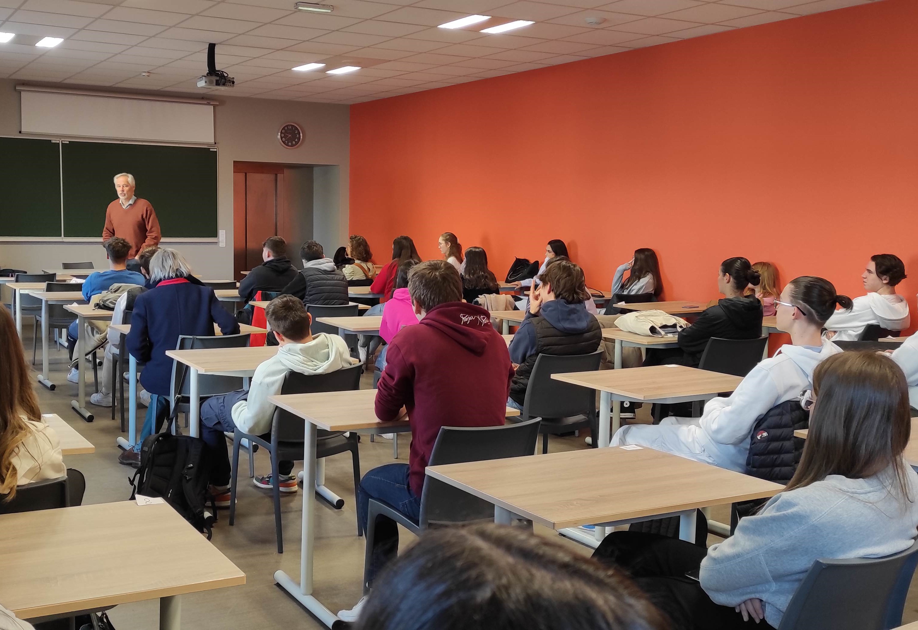 Ouverture au monde : la dignité humaine